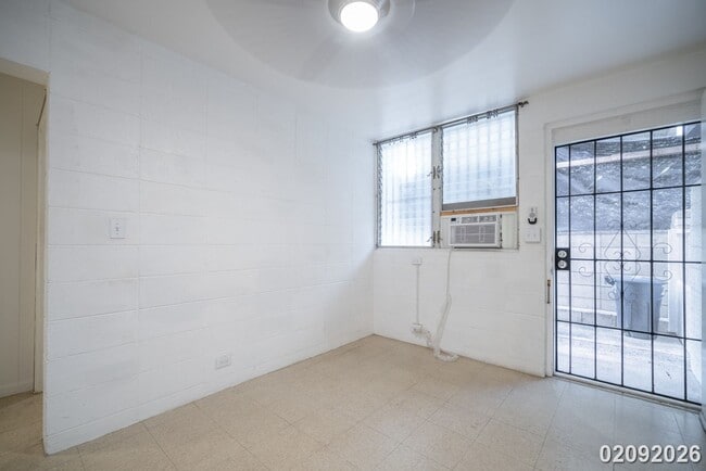 Photo - EXCELLENT Location near Waikiki, Alamoana, UH (Moiliili)