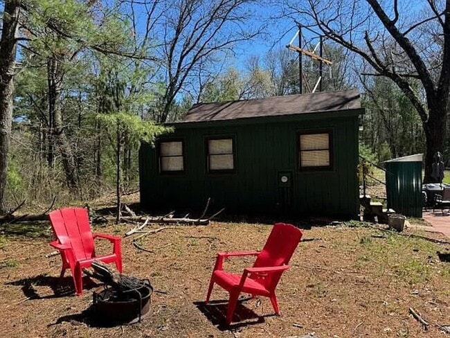 Building Photo - FULLY FURNISHED 1 Bed / 1 Bath Cabin locat... Rental