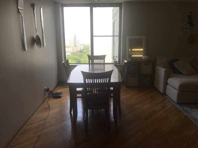 Dining Area - 1339 N Dearborn St Unit 16A