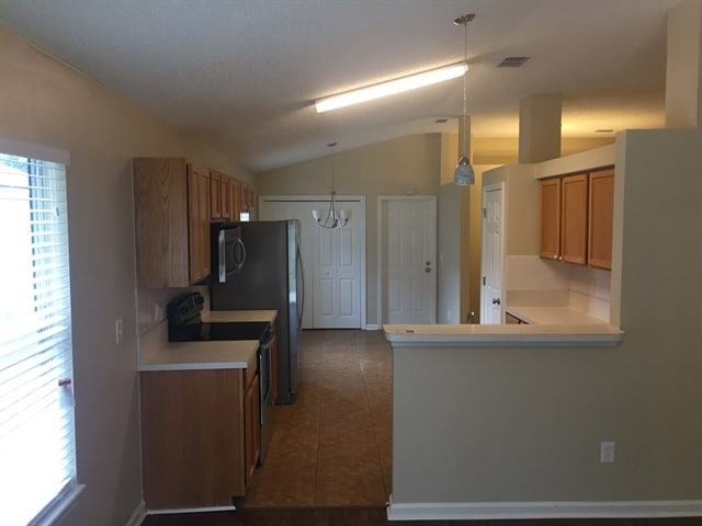 Photo - 840 Mackenzie Cir