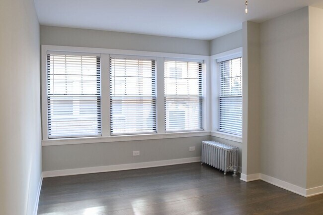 Building Photo - 5061 N Damen Ave Unit 5061-1E