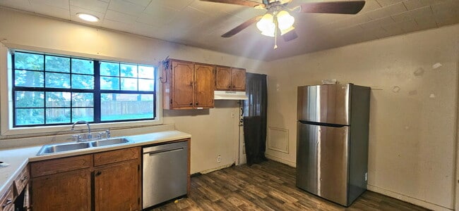 Photo - 528 E Lake St