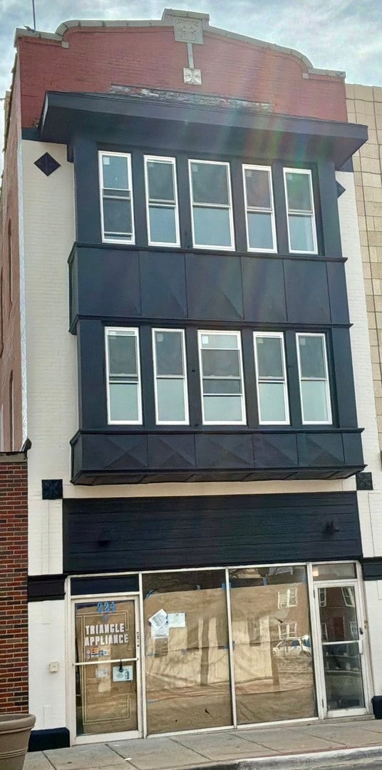 Building Photo - 224 E Cass St Unit 2F