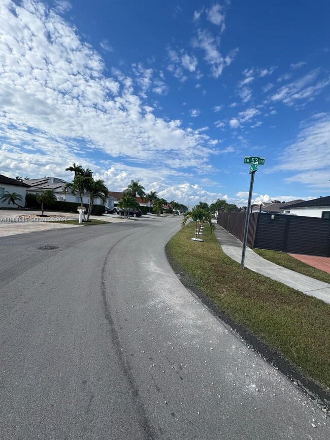 Photo - 16057 SW 53rd Ter Unidad 0