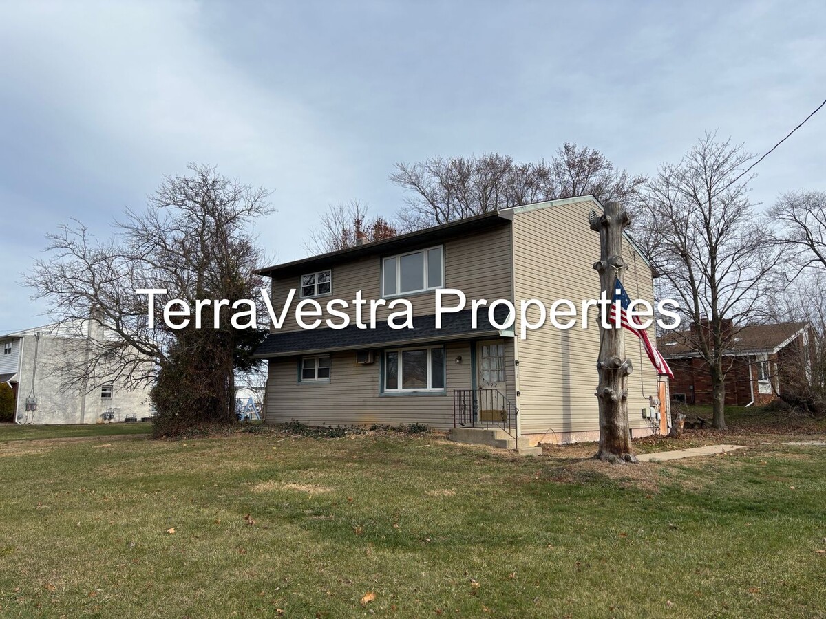 Photo - 212 Woodlawn Ave Unit B (Upstairs)