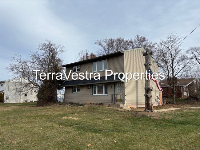 Building Photo - 212 Woodlawn Ave Unit B (Upstairs)