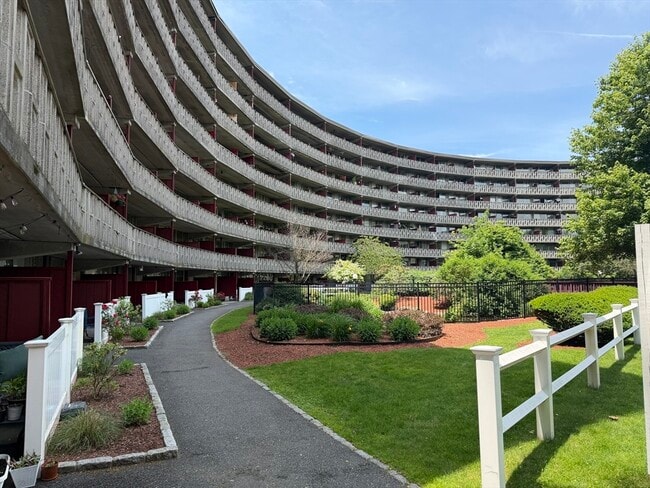 Building Photo - 200 Swanton St Unit T34