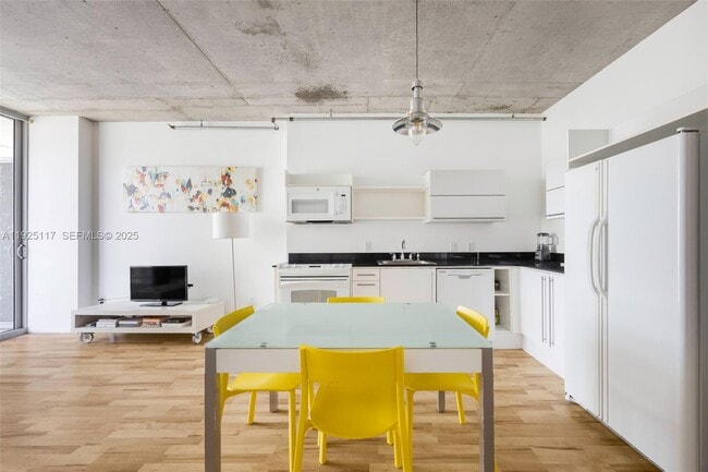 Photo - 690 SW 1st Ct Unidad 1830