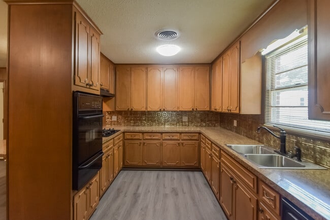 Photo - 6041 Pineleaf Dr