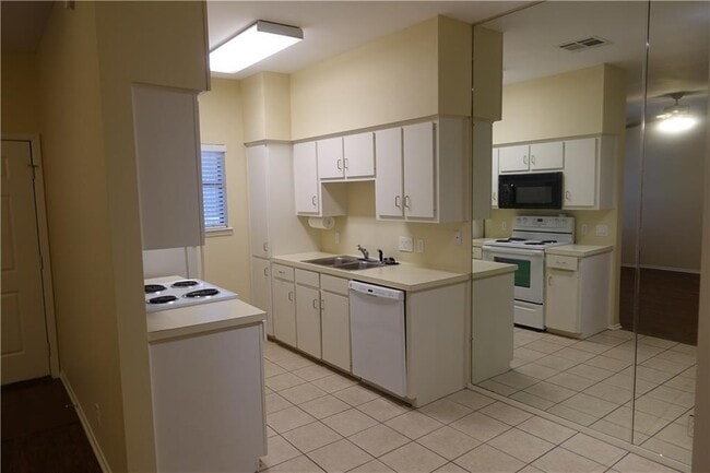 Photo - 106 E 30th St Unit 206