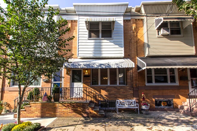 Building Photo - 1122 Linn St Rental