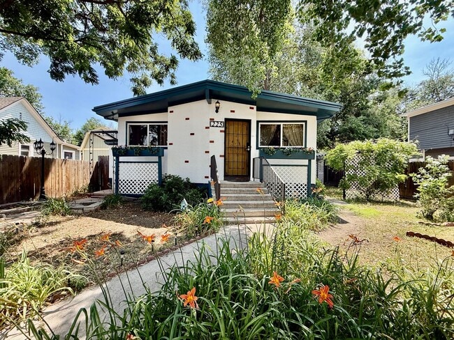 Building Photo - Charming 2-Bed Home in Middle Shooks Run — Utilities Included