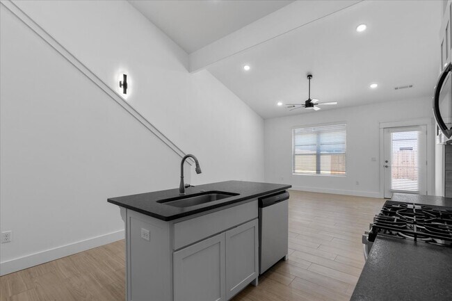 Photo - 717 Sun Meadow Dr