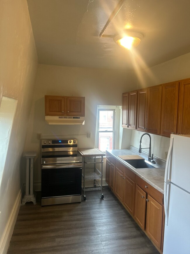 Kitchen with Refrigerator and Stove Top Range - 261 N York St Unit Apt 3