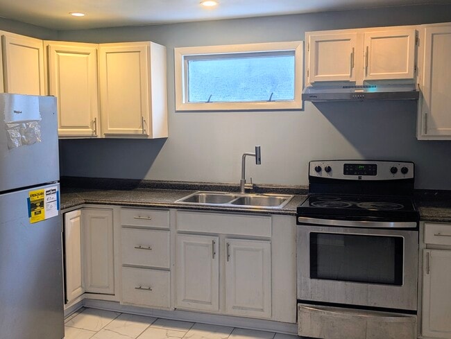 Building Photo - 252 W Mechanic St