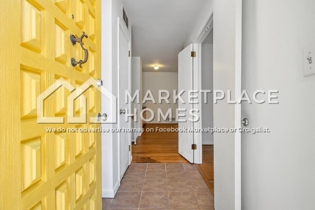 Photo - 2542 Melinda Dr NE