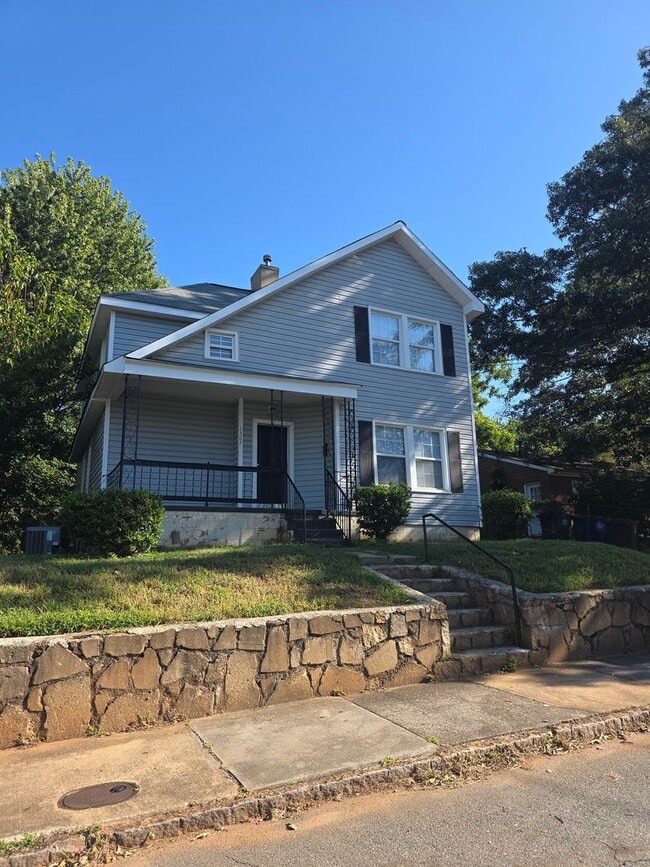 Building Photo - 1307 E. Second Street Rental