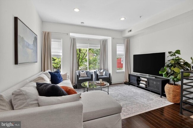 Photo - 2115 Carpenter St Unidad 2
