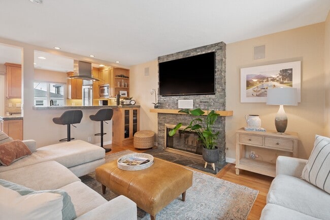 Photo - 427 Manhattan Ave