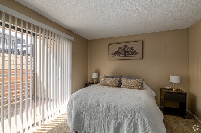 1BR, 1BA - 556SF - Bedroom