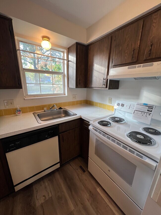 Photo - 6570 Palmer Dr NW