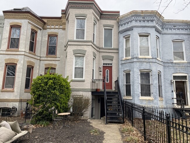Building Photo - 1122 K St NE Rental