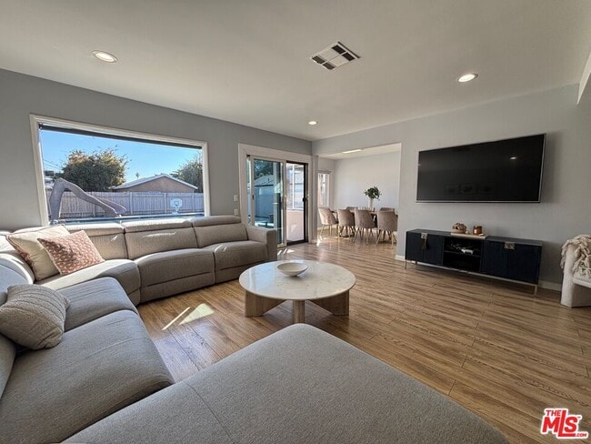 Photo - 10148 Gothic Ave