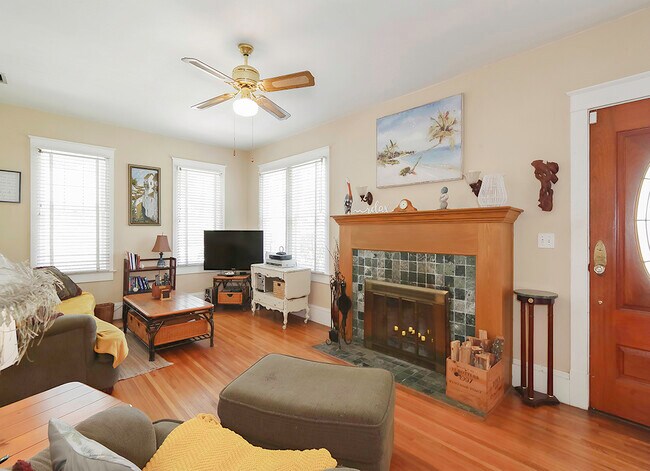 Living w Fireplace