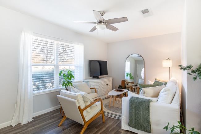 Photo - 510 W Oak St