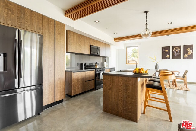 Photo - 547 N Sweetzer Ave Unit 102