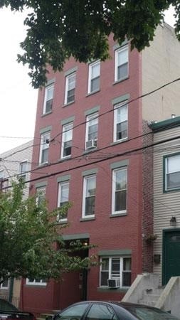 Building Photo - 313 5th St