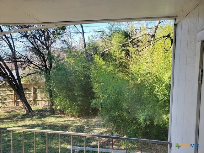 Building Photo - 209 Oak Trail Dr Unit A