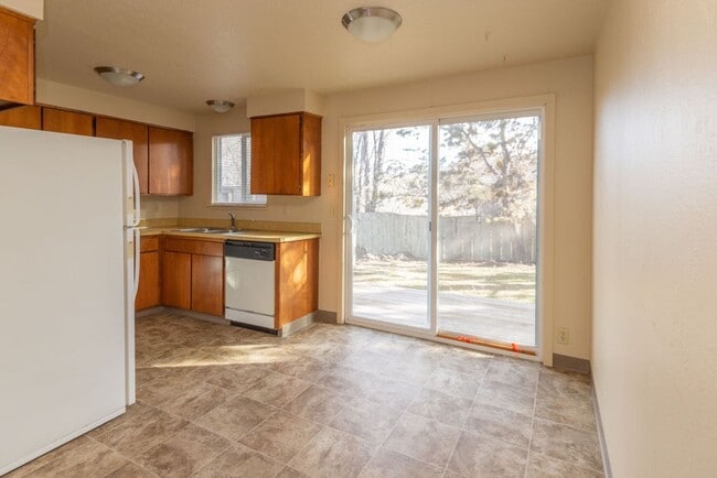 Photo - 2050 NW Deschutes Pl Unit #3