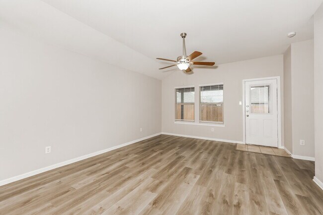 Photo - 829 Walls Blvd