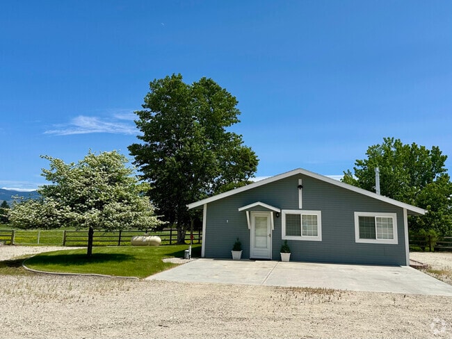 Building Photo - 1334 Country Rd Rental