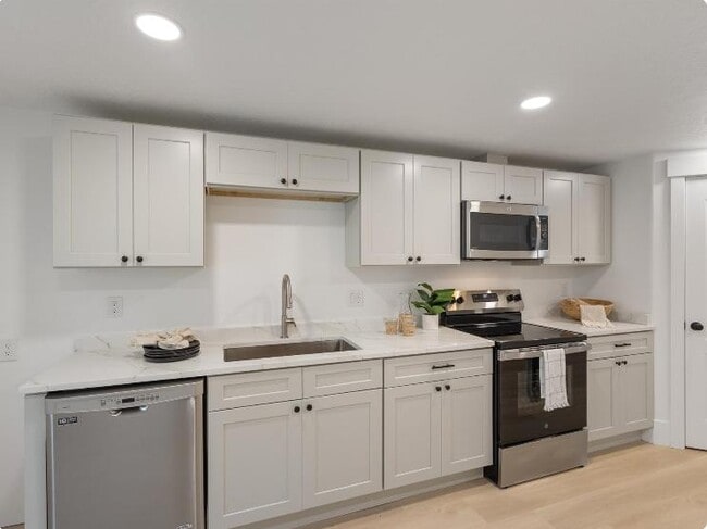 Photo - 636 N 1280 E