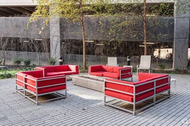 Building 1 Courtyard - Terrapin Row