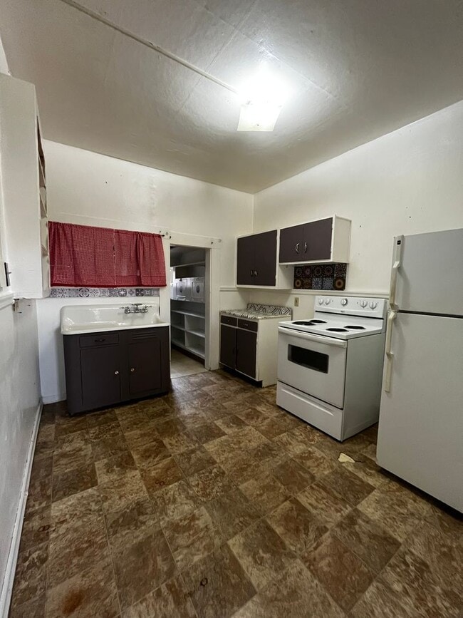 Building Photo - ELM515/517 Unit ELM517