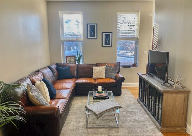 Photo - 1821 N Hermitage