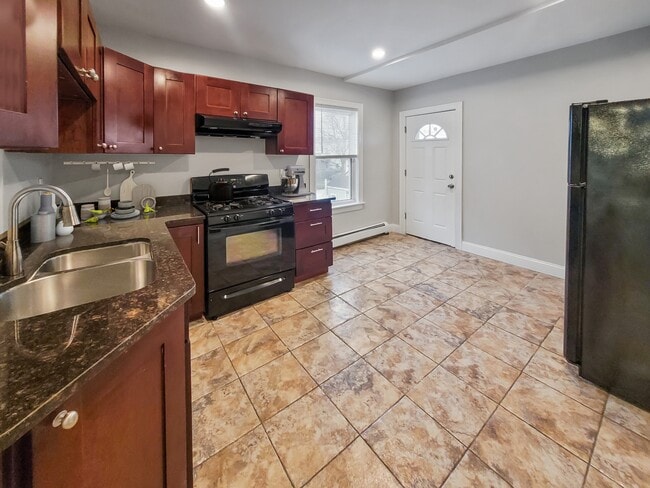 Photo - 64 Day St Apartments Unit 2
