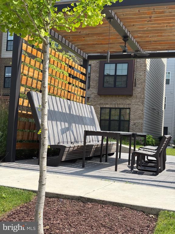 Photo - 7373 Arlington Blvd