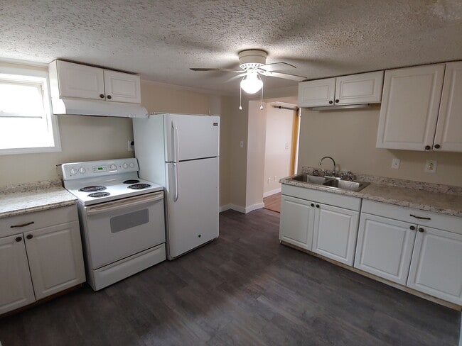 Kitchen - 5996 Seneca Trail S