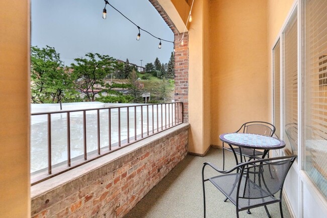 Photo - 106 E Broadway St Unit 2