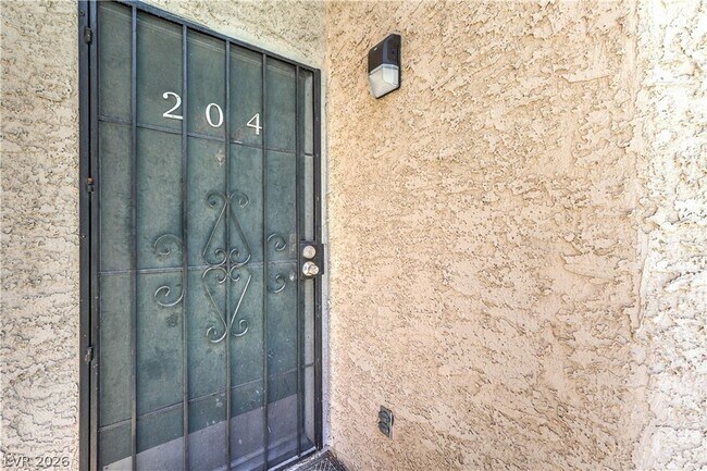 460 Elm Dr Unit 204