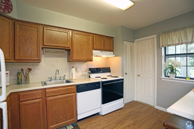 Kitchen - Macungie Village Apartments