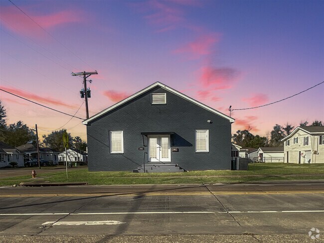 Building Photo - 2712 Kirkman St Rental