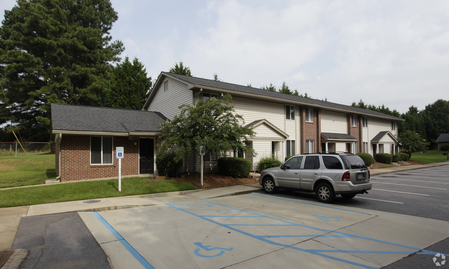 Huntington Square Apartments - Huntington Square Apartments