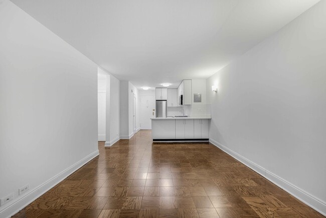 Photo - 137 E 38th St