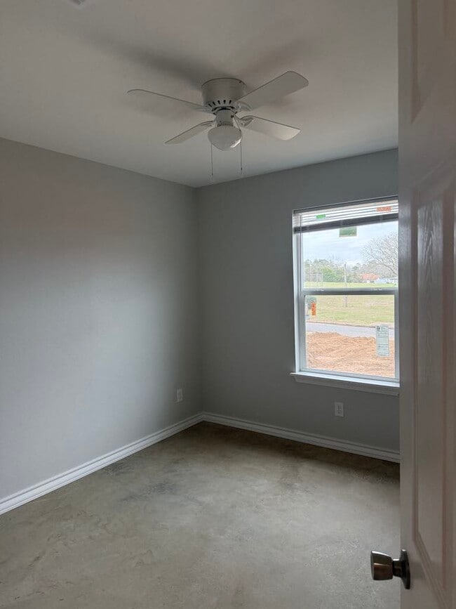 Photo - 801 Ritchie St