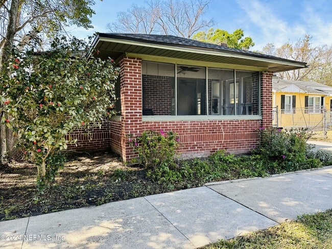 Building Photo - 744 West St